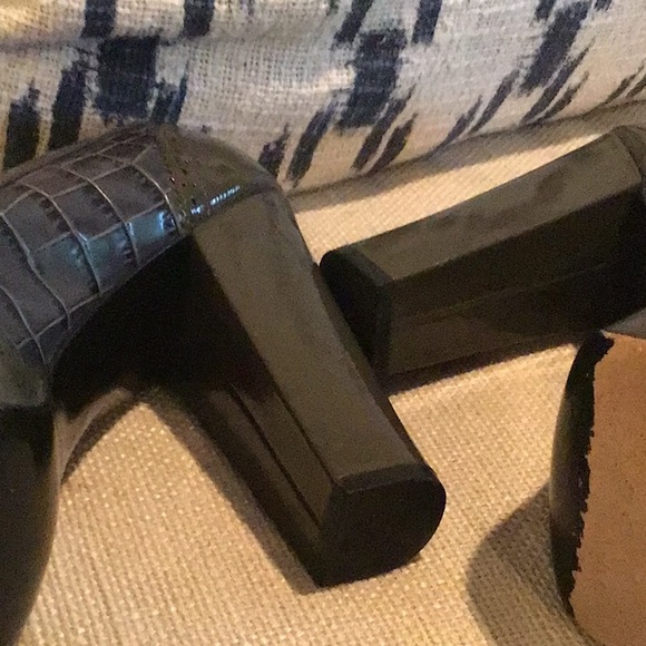 COACH Leather Peeptoe Pumps EUC heels - Picture 8 of 9